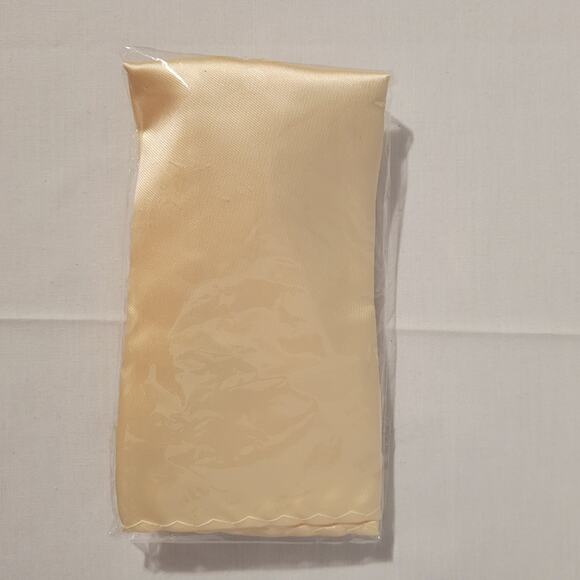 NWOT Hisdern satin ivory adjustable bow tie and pocket square, solid color - Picture 13 of 13